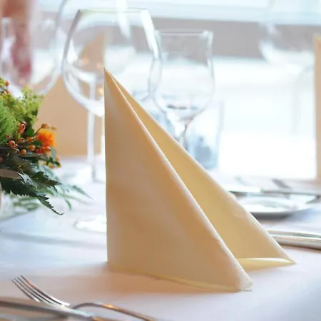 מלון Restaurant Kaminstube Usingen