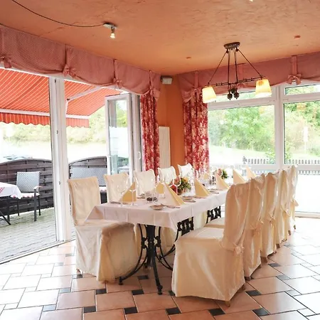 Restaurant Kaminstube מלון